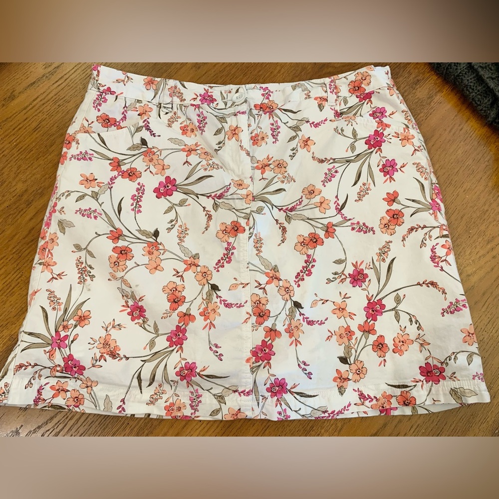 ☘️Karen Scott floral skorts size 14